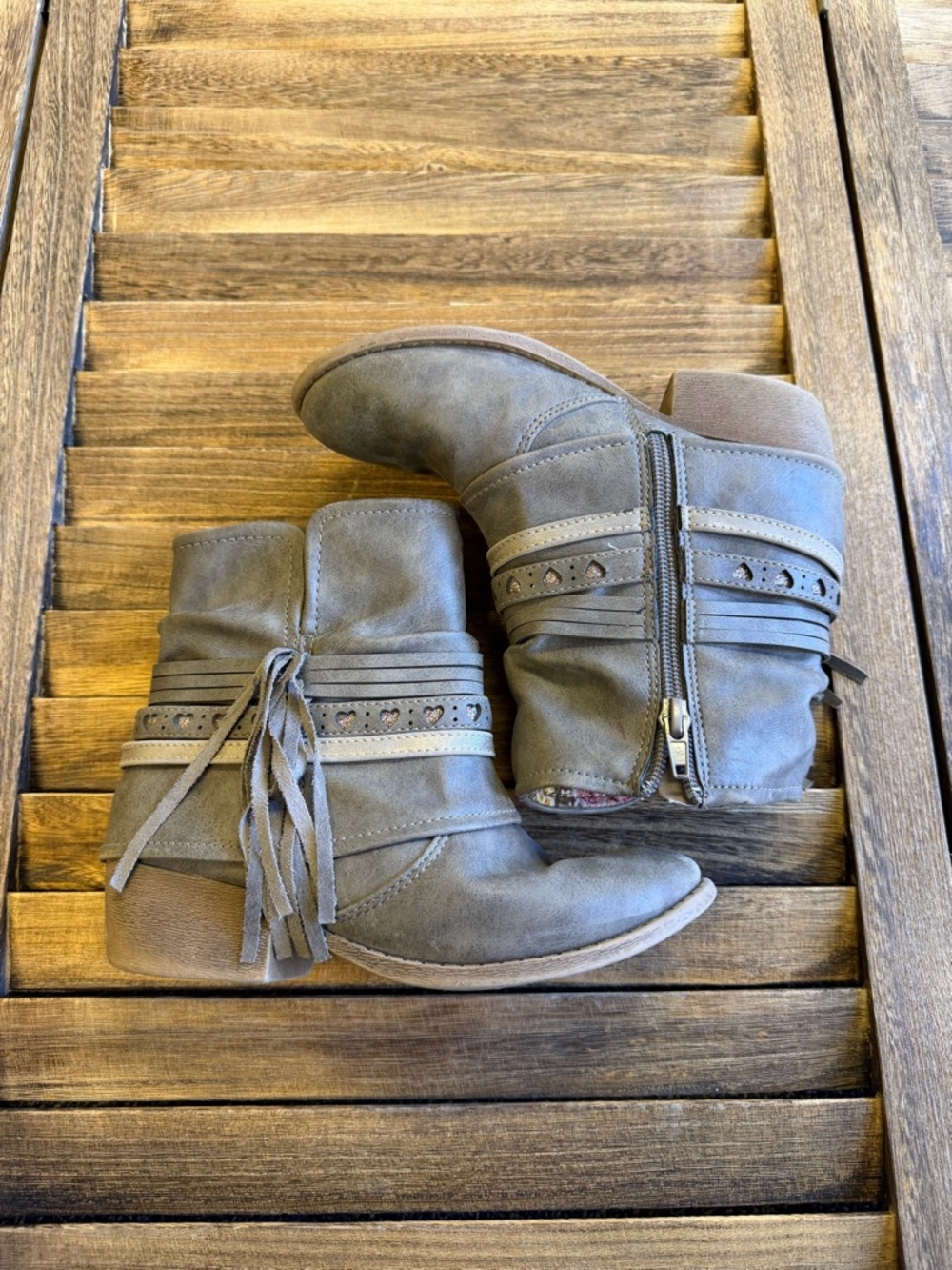 Jellypop Girls' Gray Fringe, Sparkle Heart & Strap Zipper Ankle Boots Size 1